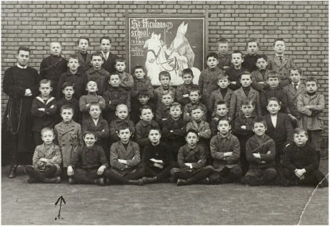 De vijfde klas van de St. Nicolaasschool op 12 december 1922. Fotograaf onbekend.