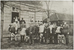 Herberg Tivoli aan de Binnen Parallelweg in Helmond circa 1890. Fotograaf onbekend.