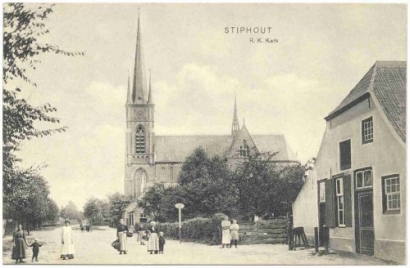 De Sint Trudokerk in Stiphout rond 1910. Fotograaf onbekend.