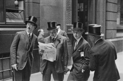 Rendezvous at the London Stock Exchange @E.O. Hoppé Estate Collection / Curatorial Assistance, Inc.