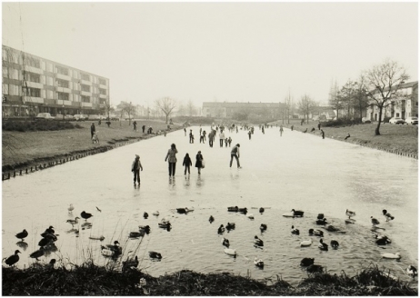 Schaatspret op de Vondellaan. Foto: A. van den Burgh, 1980